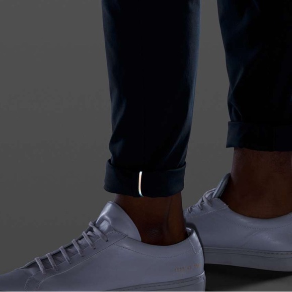 Lululemon Commission Pant Slim in Navy
True Navy - Picture 11 of 12